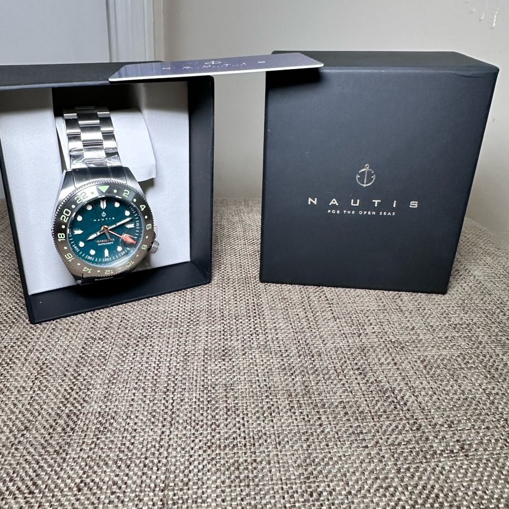 Nautis Global Dive Watch with date. Men's Stainless Steel Watch - Teal Dial